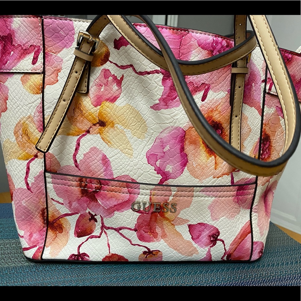 Guess floral bag. 10” x 9” x 5” NWOT